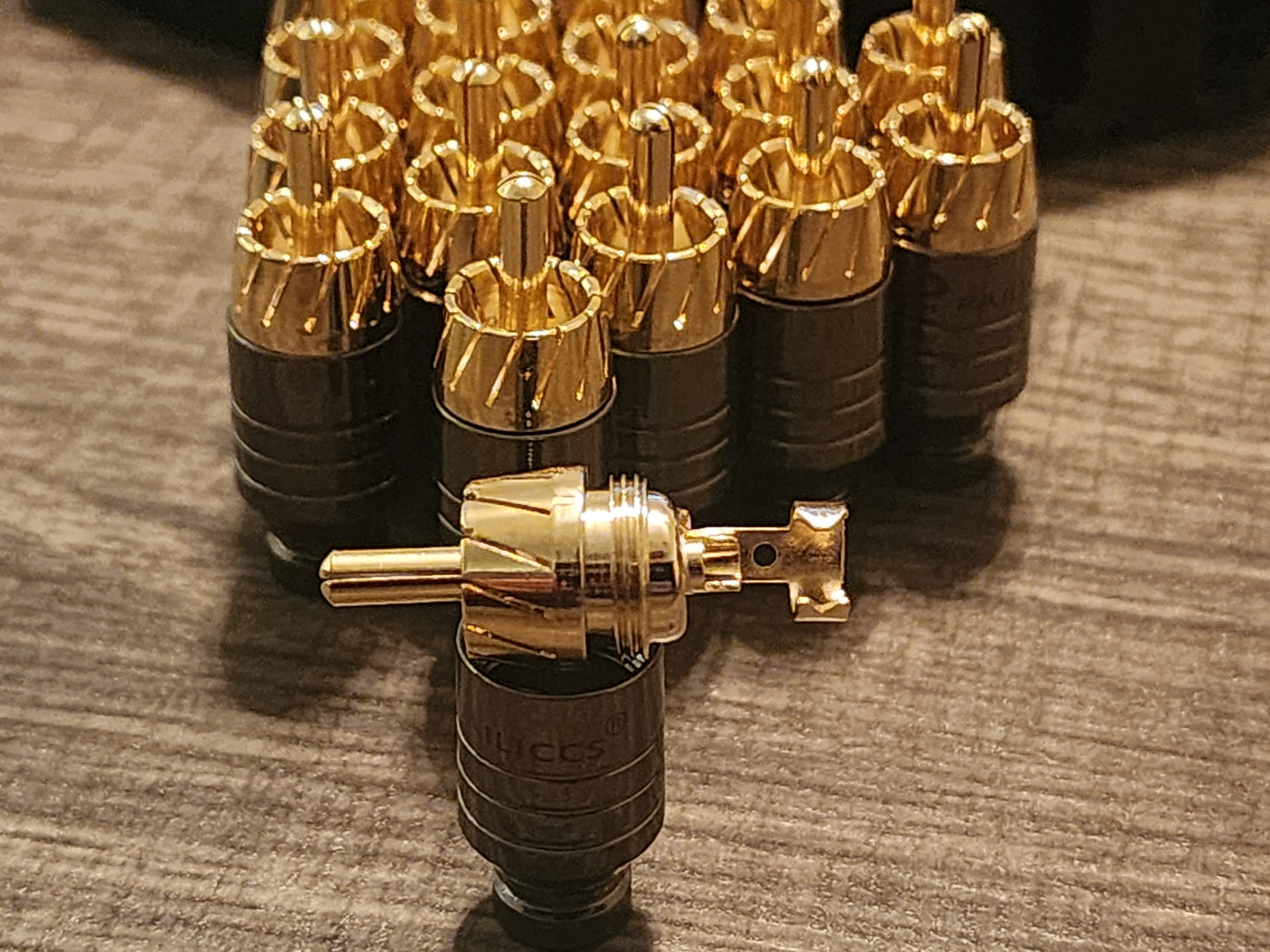 2 pairs Male Solder On RCA Terminals Red or White Lettering.